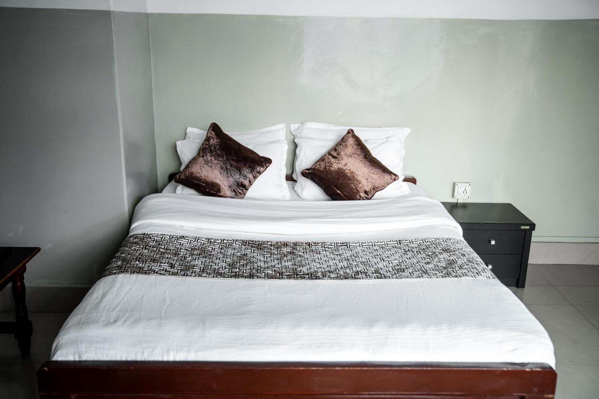 2K Hotel Kohima Bagian luar foto