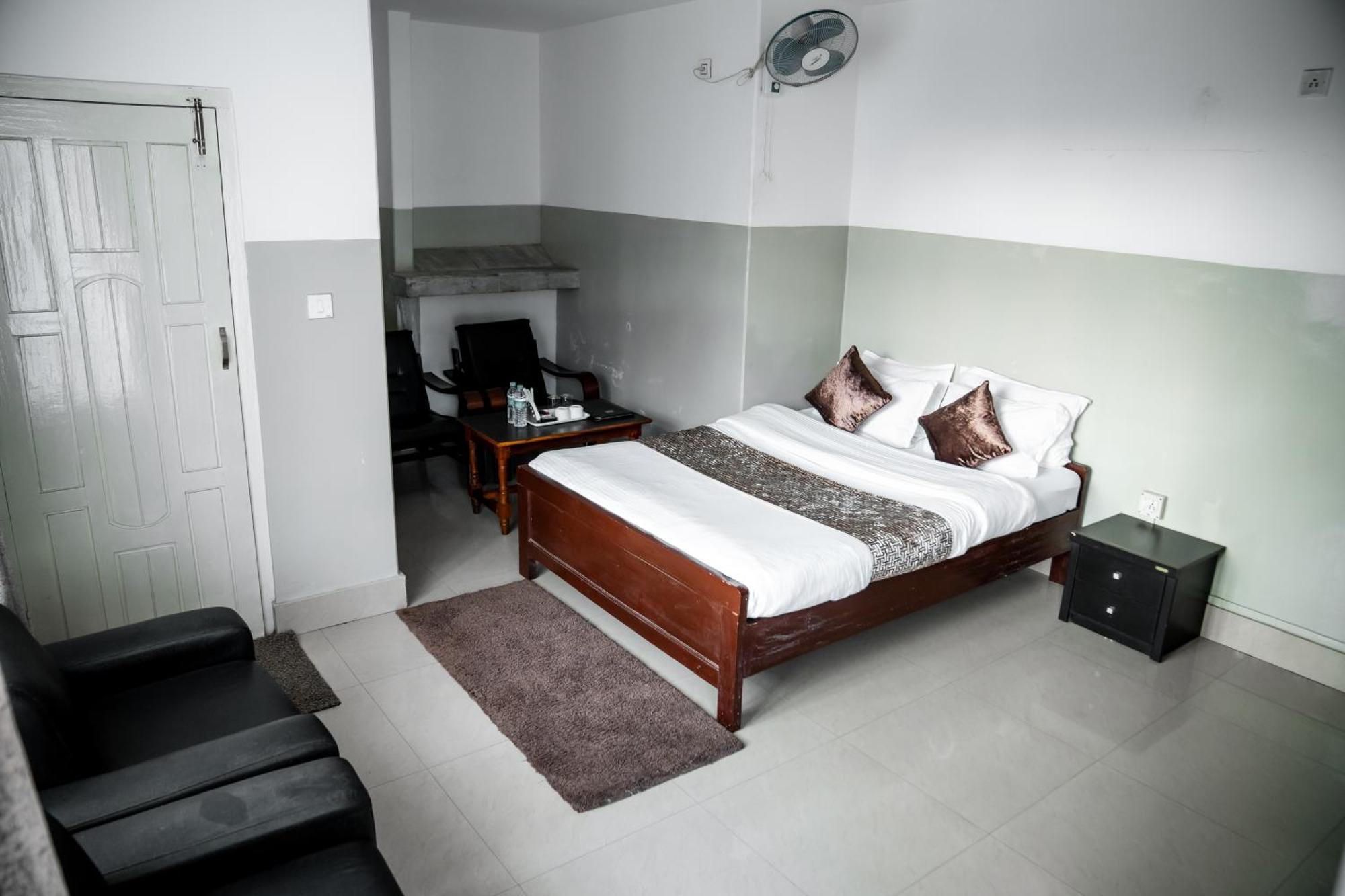 2K Hotel Kohima Bagian luar foto