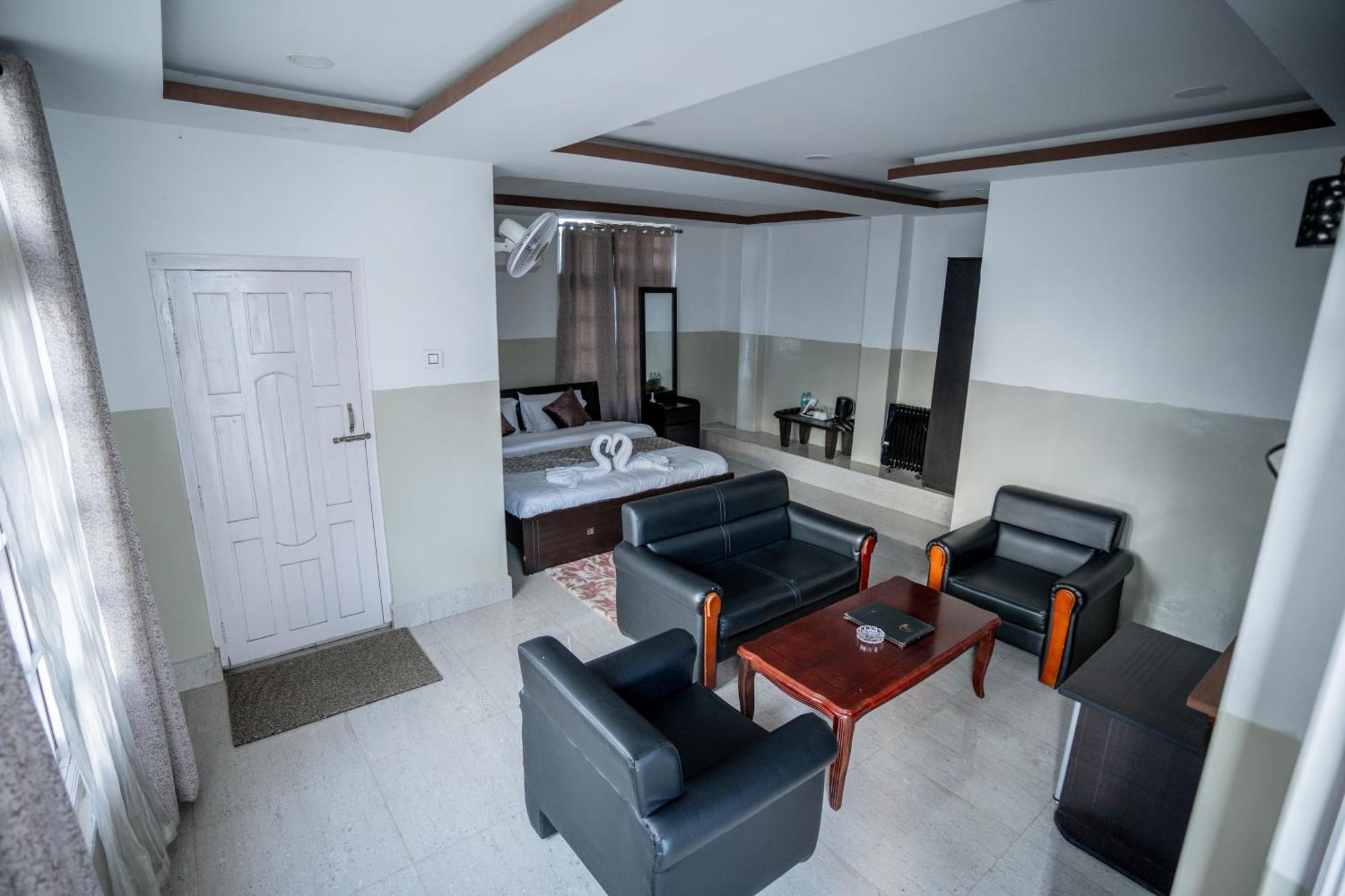 2K Hotel Kohima Bagian luar foto