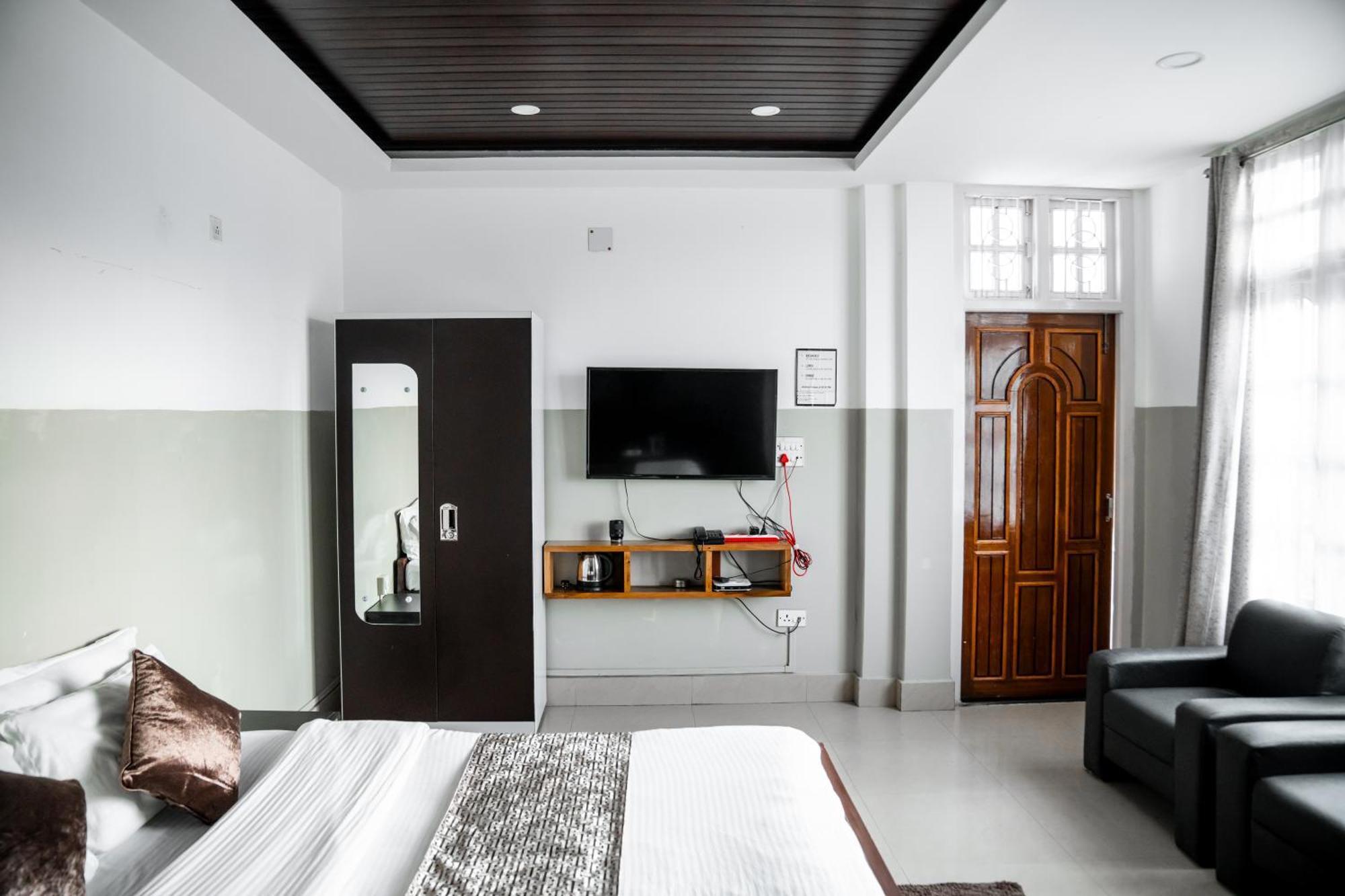 2K Hotel Kohima Bagian luar foto