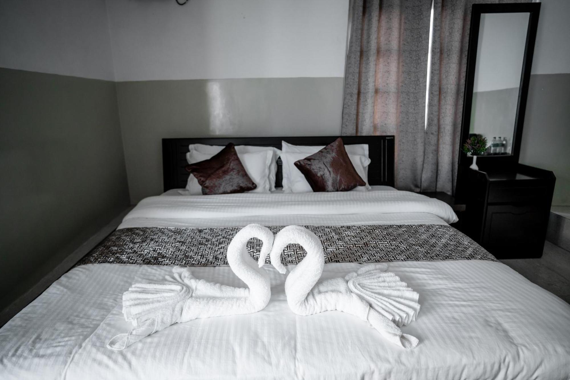 2K Hotel Kohima Bagian luar foto
