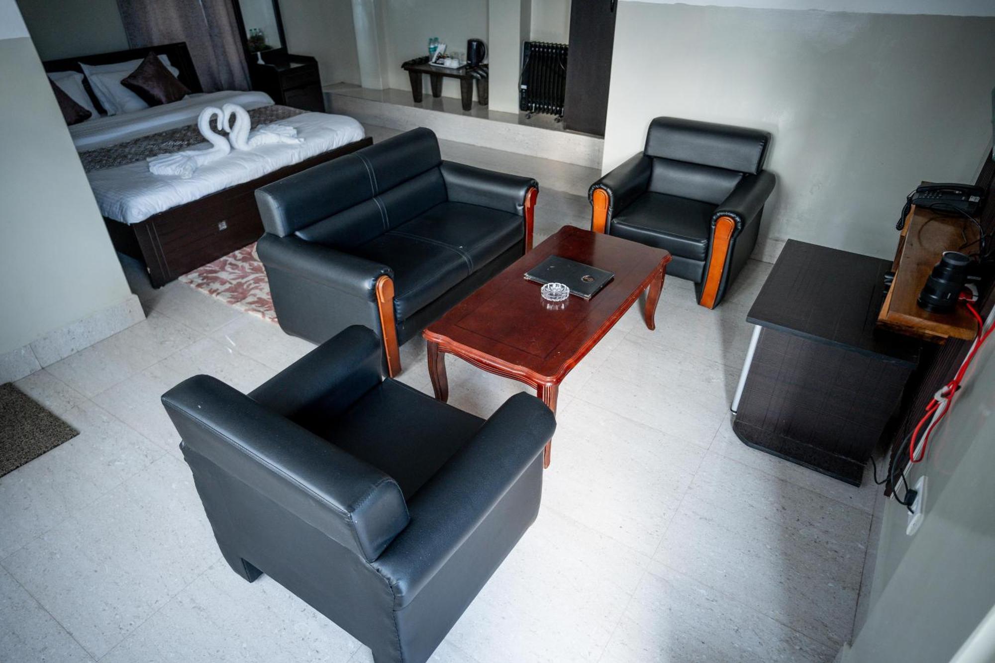 2K Hotel Kohima Bagian luar foto